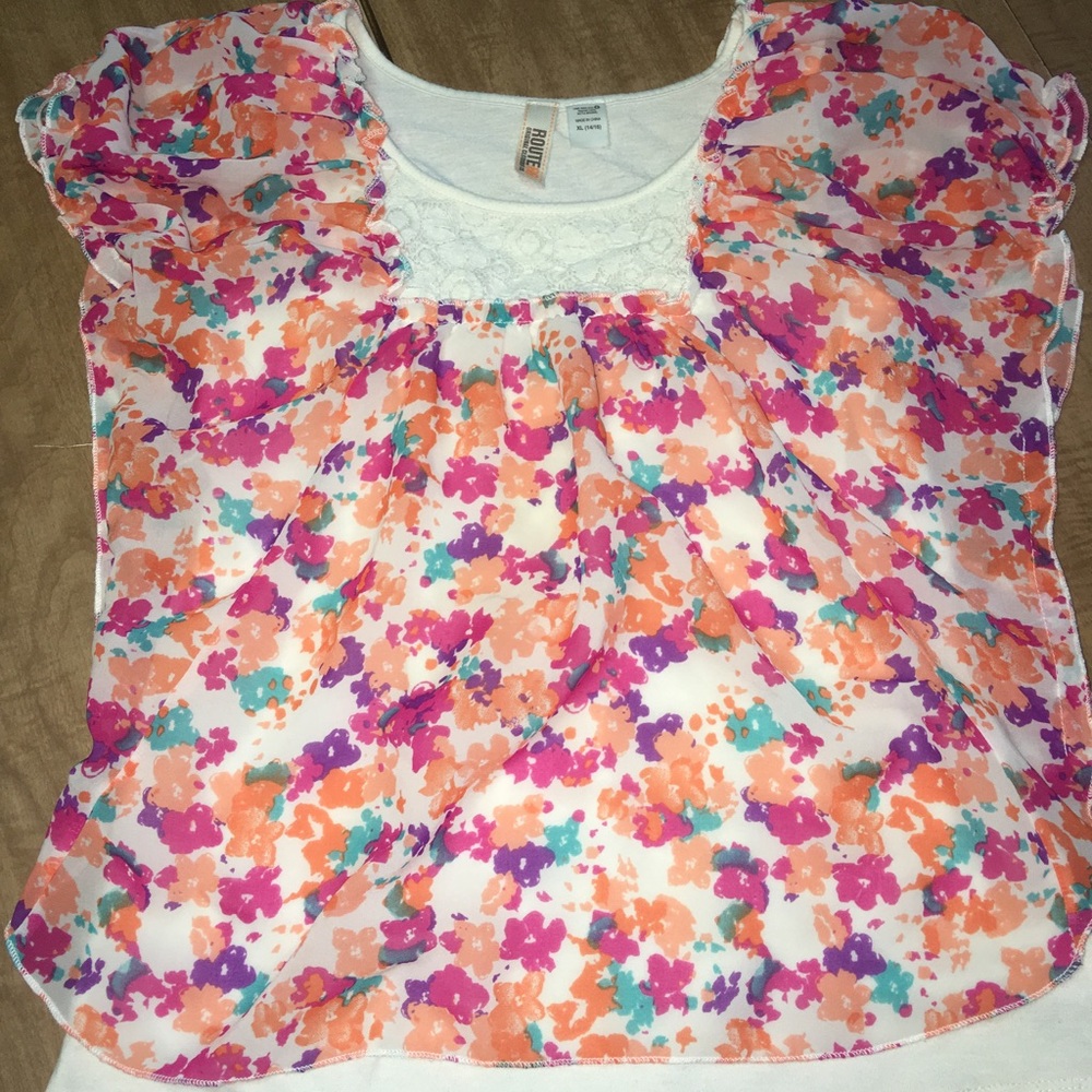 Girl's flowered blouse - size 14/16 (XL)